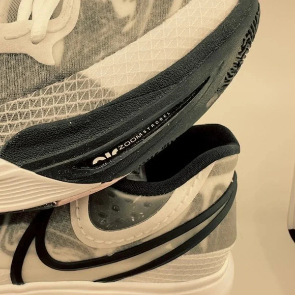 NEW Nike Kyrie 8 Basketball Shoe Sneaker DJ6017-101 White Black Unisex M11.5 W13 main image 11